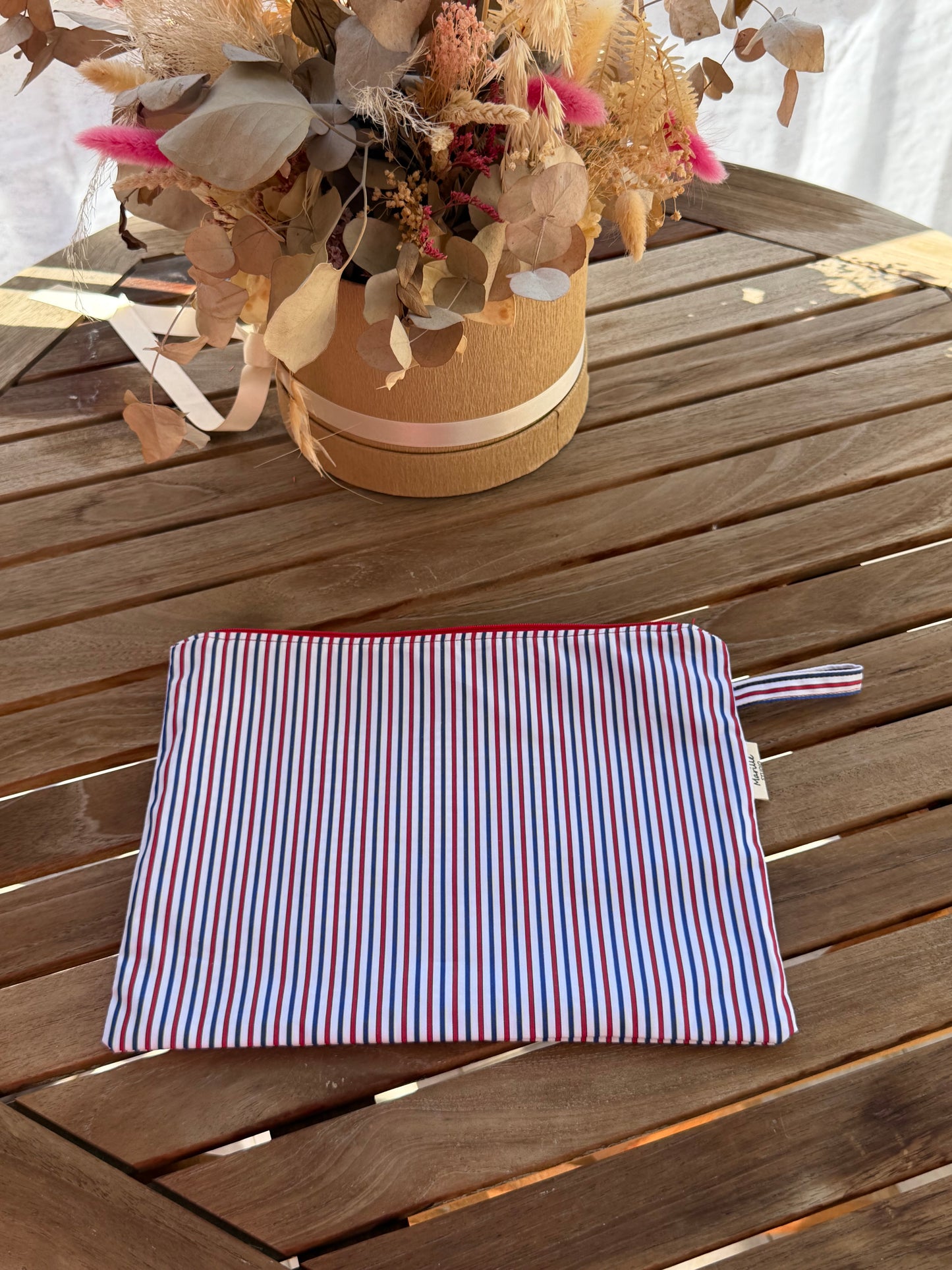 1. AURORA - GREEN DOVE pouch